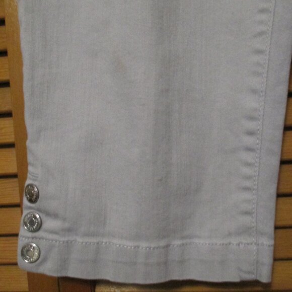 Gloria Vanderbilt capris light gray denim with stretch & pockets size 12 - Picture 7 of 9